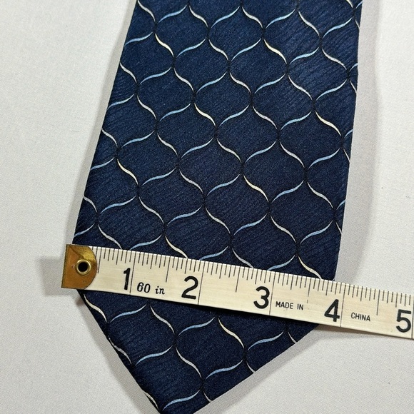 Men’s Bill Blass Italian Made Necktie​​ - Picture 3 of 6